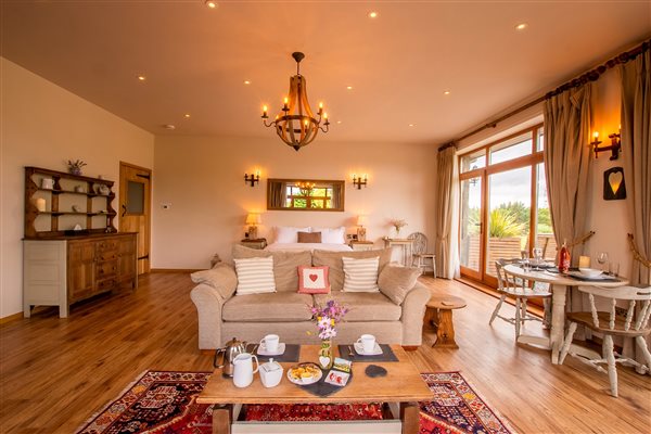 Luxury Barn converted suite at Snowdonia Holidays Tyddyn Du Farm. Ideal for a couples getaway in Eryri, North Wales,